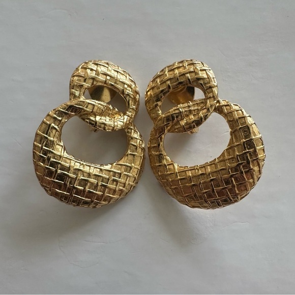 Givenchy 80 Statement Dangle Earrings Clip On Quilted Gold Tone Vintage 1980s - Picture 10 of 13